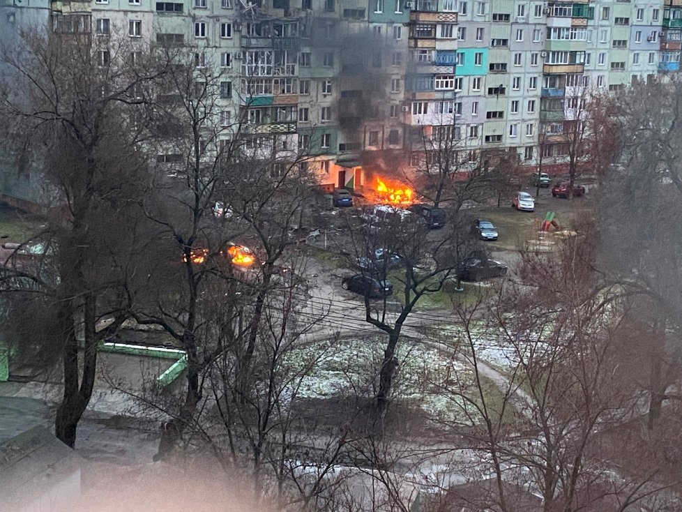 Válka na Ukrajině: Na ulicích se během války povalují i zbytky vybouchnutých raket (4.3.2022).