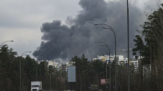 V Kyjevě se opět ozvaly výbuchy, ruská armáda ostřeluje Charkov