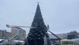 Strom na Sofijském náměstí bude letos bez trhů.