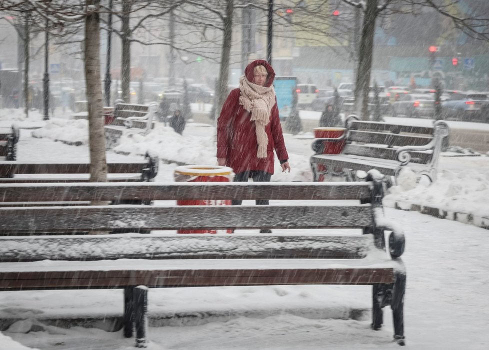 Na Ukrajinu již definitivně přišla zima, závěje se tvoří už i v centru Kyjeva