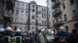 Dům zavalil v Kyjevě stavbaře: Muž proletěl skrz pět podlaží