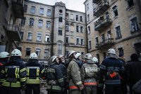 Dům zavalil v Kyjevě stavbaře: Muž proletěl skrz pět podlaží