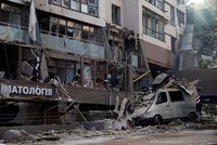 ONLINE: Ukrajina odrazila sérii útoků na Donbasu. A Rusové za válku utratili čtvrtinu rozpočtu