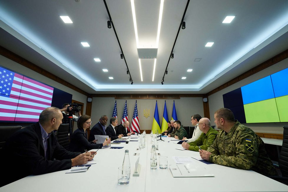 Válka na Ukrajině: Americký ministr obrany Lloyd Austin a ministr obrany Antony Blinken během návštěvy v Kyjevě (25.4.2022)
