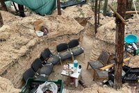 Vojenské ležení, nebo příbytek bezdomovců? Fotografie opuštěného ruského tábora vzbudila vlnu posměchu