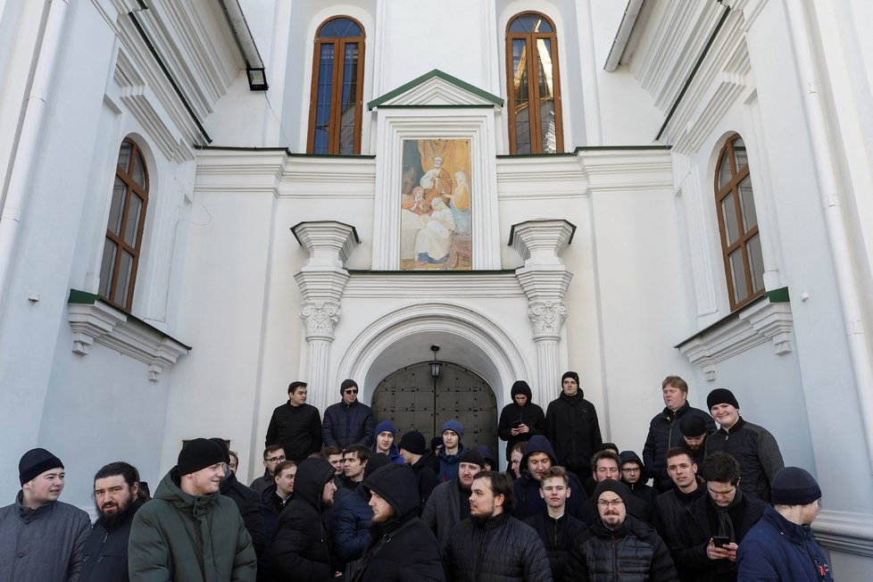 Mniši kláštera Kyjevskopečerská lávra odmítají opustit prostory