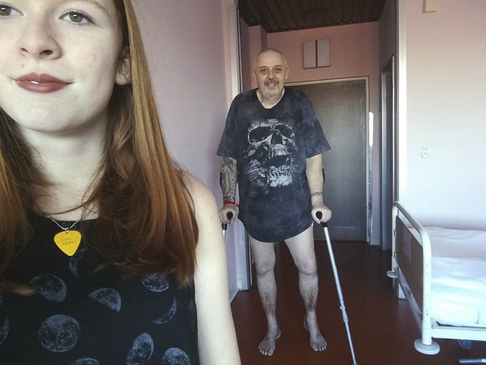 Kyklop z Maxim Turbulenc je po operaci v nemocnici a učí se znovu chodit!