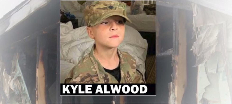 Kyle Alwood (9) byl obžalován z 5 vražd.