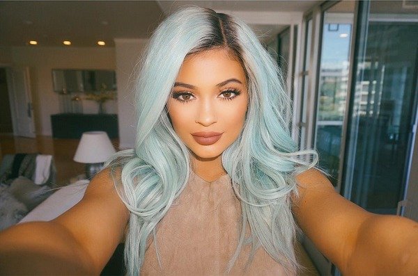 Kylie ráda mění své barvy a délku vlasů.