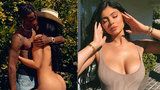 Sestra slavné Kardashianky se opičí: Vyšpulila nahý zadeček! Je na co koukat?
