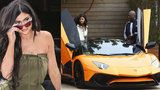 Kylie Jenner ukázala luxusní oranžové fáro! Kdo by si k ní přisedl?