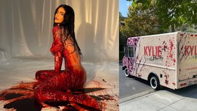 Halloween podle Kylie Jennerové: Sexy můra z Elm Street! Fanouškům připomíná potrat