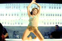 Kylie Minogue se zbavuje proslulých zlatých kraťásků