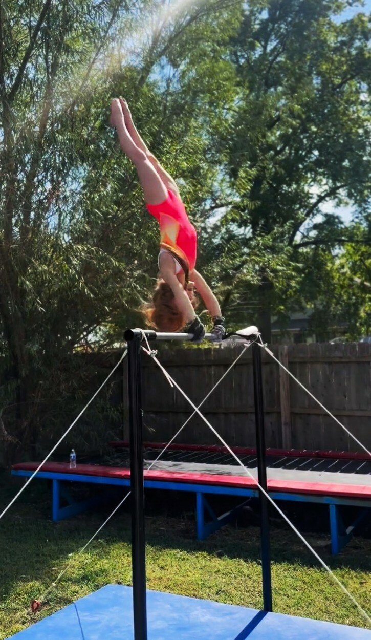 Kynlee Heiman (7) touží být slavnou gymnastkou.