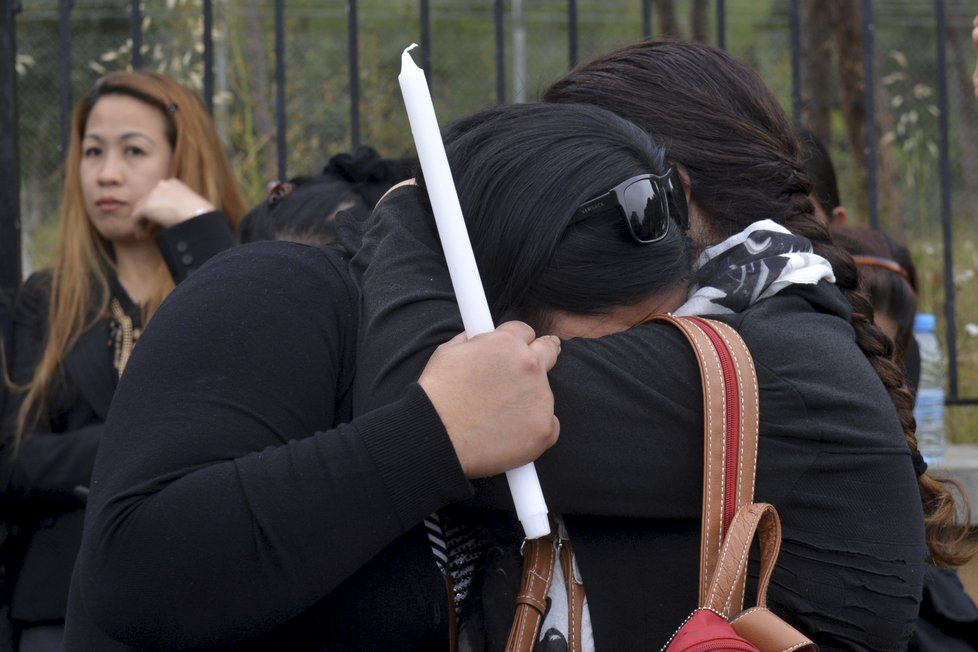 Kypr šokoval případ masových vražd, policie pátrá po tělech žen v jedovatém jezeře Kokkinopezoula.