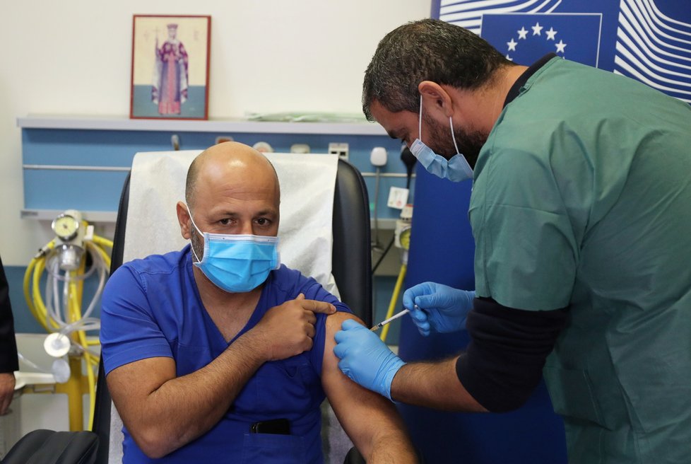 Na Kypru odstartovalo očkování proti koronaviru (27.12.2020)