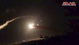 Syrská státní média informovala, že izraelské letouny podnikly v noci na dnešek nálety na několik cílů v Sýrii.