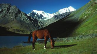 Kyrgyzský Alatau: Vrcholy, údolí a jezera nejhornatější země světa
