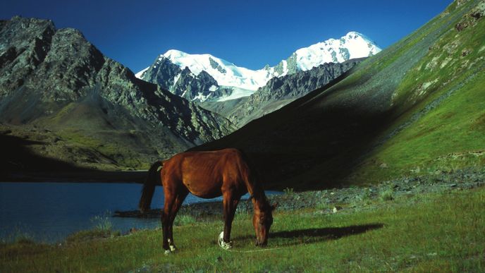 Kyrgyzský Alatau: Vrcholy, údolí a jezera nejhornatější země světa