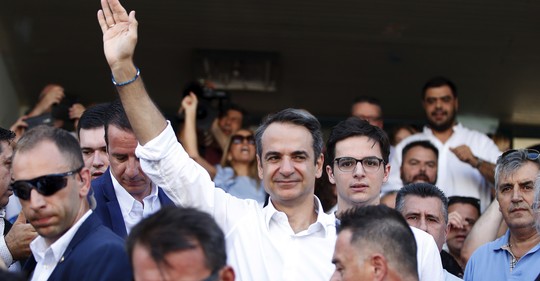 Řecké volby: Jasné vítězství pravice, návrat rebela Varufakise a konec Zlatého úsvitu