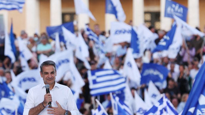 Konzervativci expremiéra Mitsotakise vyhráli volby v Řecku s nejméně 40 procenty hlasů.