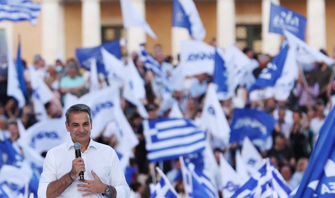 Konzervativci expremiéra Mitsotakise vyhráli volby v Řecku s nejméně 40 procenty hlasů.
