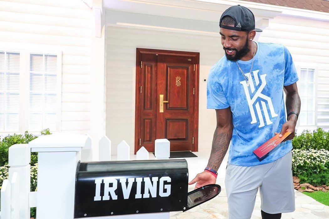 Americká basketbalová hvězda Kyrie Irving