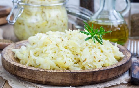 Recept na vynikající domácí kysané zelí, které zvládne připravit každý