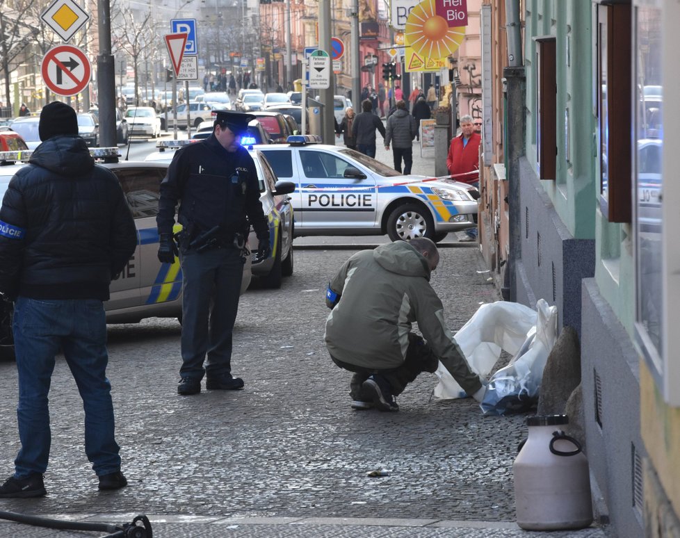 V erotickém klubu v Plzni zaútočila žena na několik lidí  kyselinou.