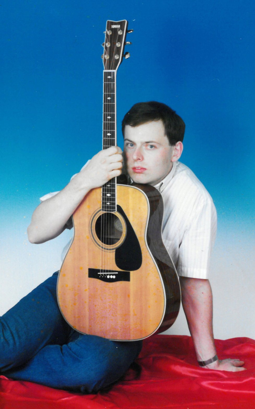 Petr Motejzík se svojí milovanou kytarou.