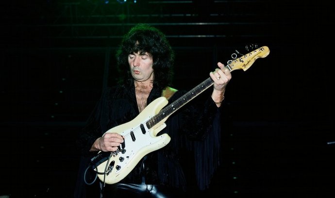 Kytariska Ritchie Blackmore, zakládající člen kapely Deep Purple.