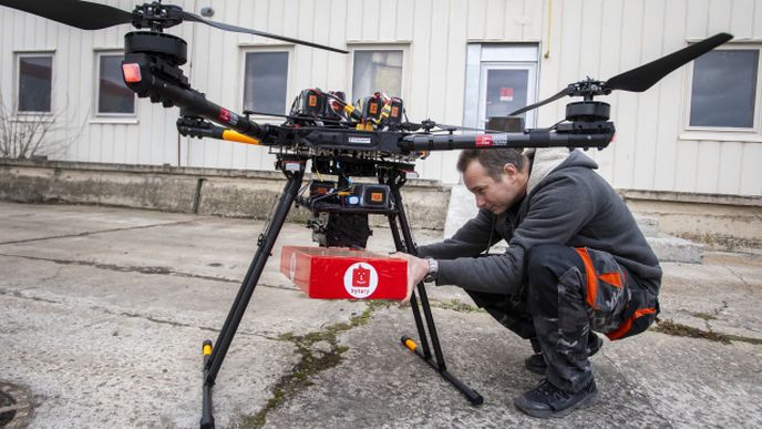 Prodejce hudebních nástrojů Kytary.cz otestoval možnost doručení zásilky dronem 