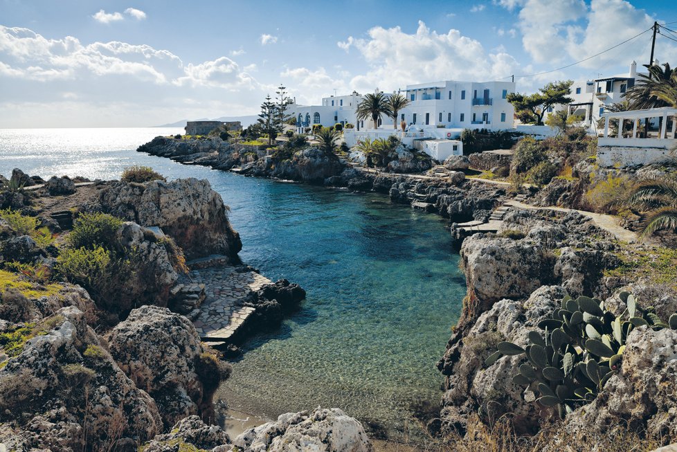 Na břehy vesnice Avlémonas se žádný větší hotel nevejde