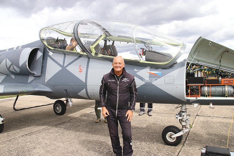 Legenda akrobatického létání Jacques „Speedy“ Bothelin vede akrobatickou skupinu Breitling Jet Team, která létá na L-39. Loni si vyzkoušel si i L-39NG a byl opravdu nadšený