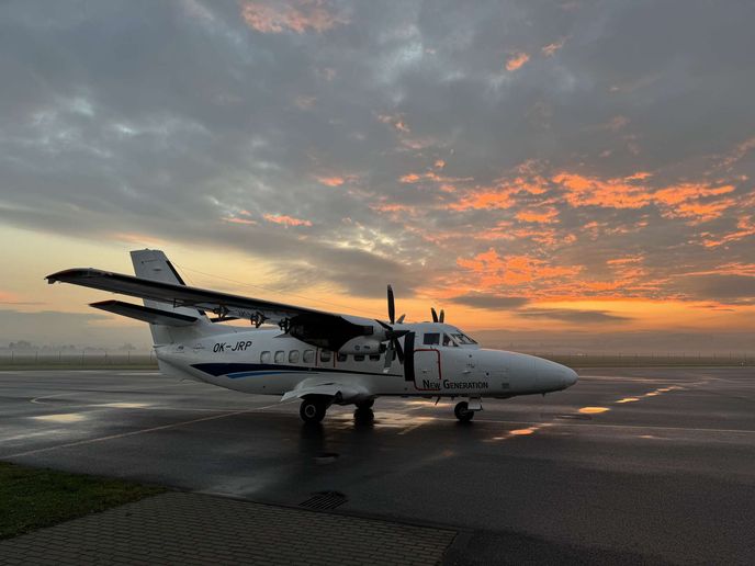 L 410 NG při cestě na veletrh Dubai Airshow absolvuje několik mezipřistání. Mají o něj zájem civilní i vojenští zákazníci. L 410 NG při cestě na veletrh Dubai Airshow absolvuje několik mezipřistání. Mají o něj zájem civilní i vojenští zákazníci.