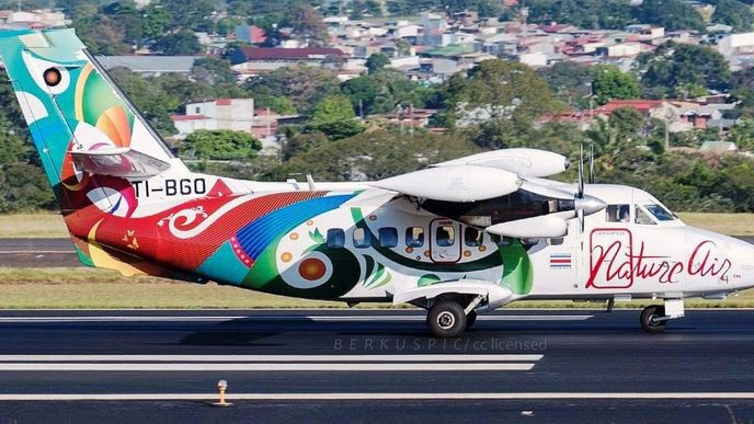 L-410 v barvách kostarických aerolinek Nature Air