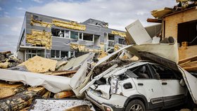 Bouře s tornádem pustošila švýcarské město La Chaux-de-Fonds.