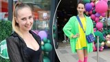 Rozverná otvíračka baru: Neonový kanárek Tomešová, Krejčíková »nahoře bez« a Grossová s přítelem