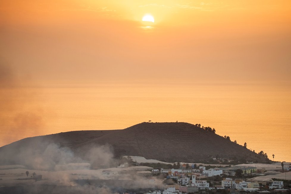 Vulkán na ostrově La Palma pokračuje v chrlení lávy (21.10.2021).