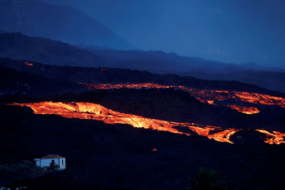 Vulkán na ostrově La Palma pokračuje v chrlení lávy (21.10.2021)