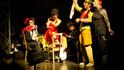 Divadelní soubor Cirk La Putyka zahájil své dvouměsíční působení na pražské Letné hrou La Putyka.