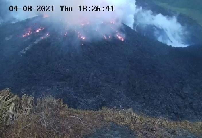 Na ostrově Svatý Vincenc v Karibiku se probudil vulkán La Soufrière.