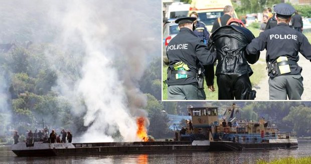 Na Labi hořela loď s nelegálními uprchlíky. Hasiči a policisté měli plné ruce práce a...