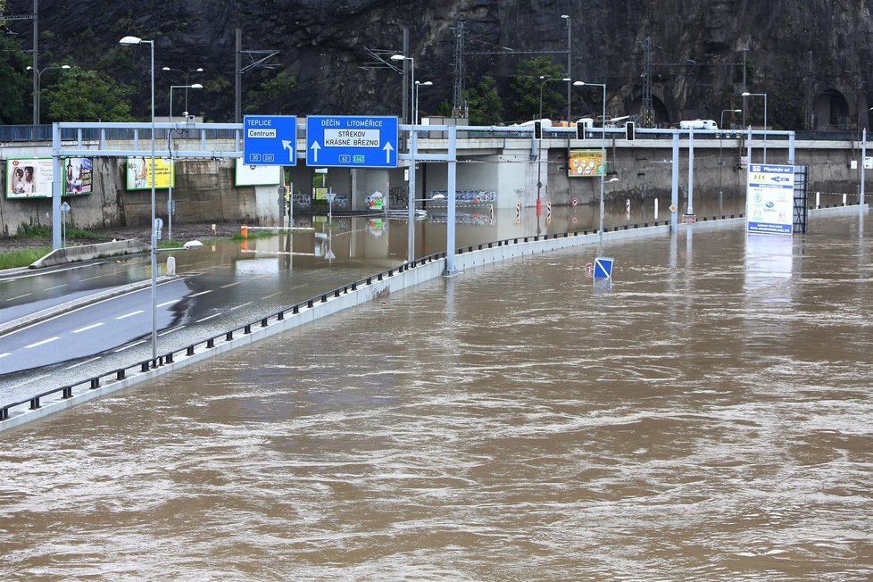 Hladina Labe v Ústí stále stoupá