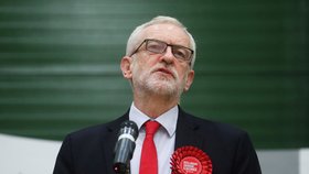 Vůdce labouristů Jeremy Corbyn utrpěl porážku v předčasných volbách v prosinci 2019.