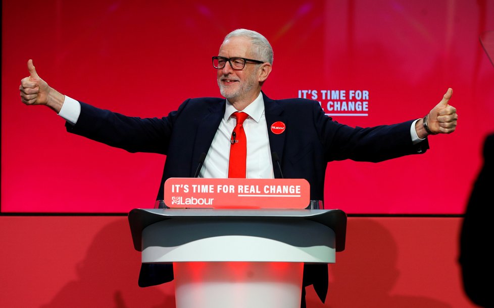 Lídr britských labouristů Jeremy Corbyn slíbil, že on jako předseda vlády by ostrovy vrátil.