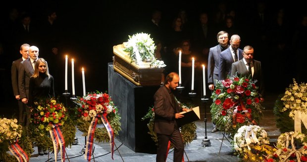 Pohřeb Mariána Labudy ve Slovenském národním divadle.