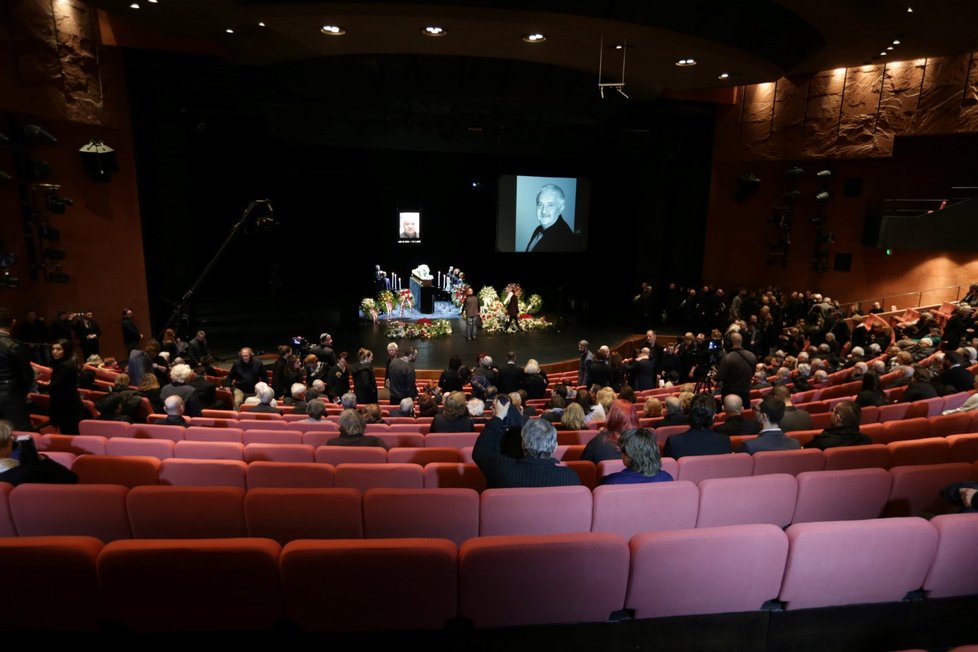 Pohřeb Mariána Labudy ve Slovenském národním divadle
