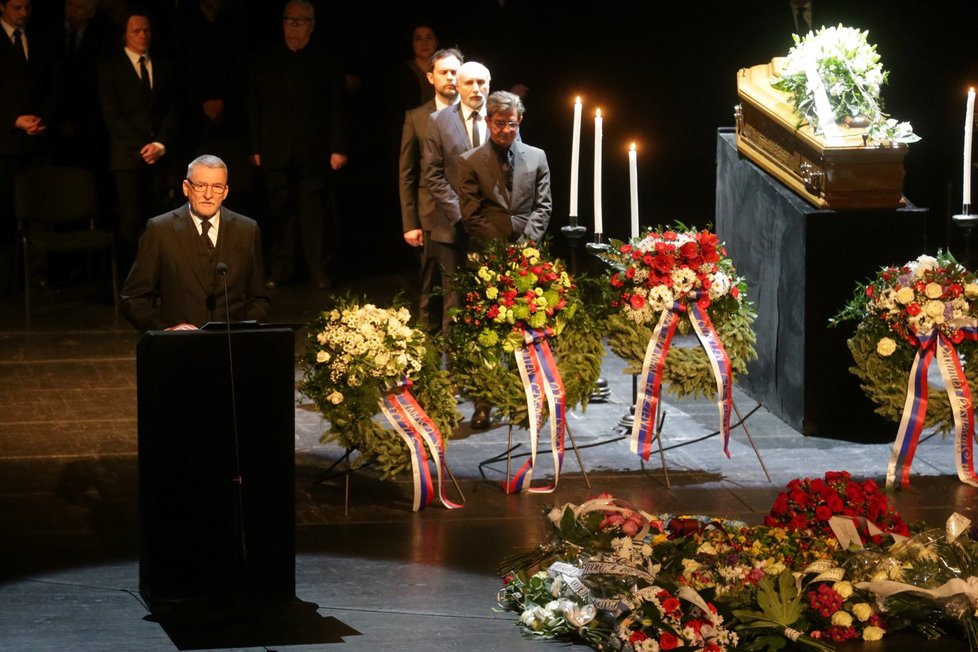 Pohřeb Mariána Labudy ve Slovenském národním divadle.