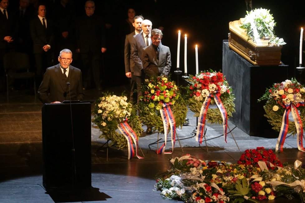 Pohřeb Mariána Labudy ve Slovenském národním divadle.